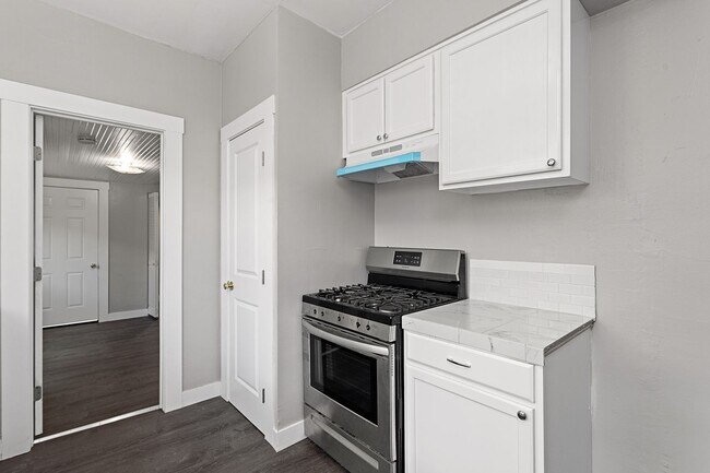Building Photo - Gorgeous Remodeled Home!