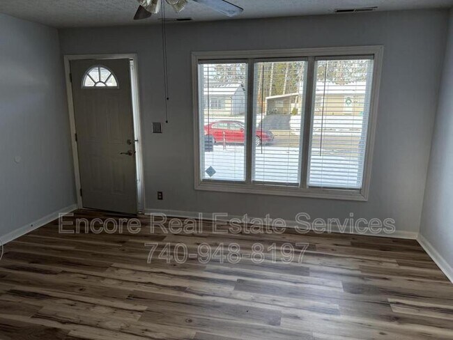 Foto del edificio - 545 Seneca Dr