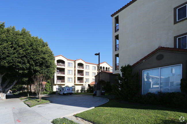 Building Photo - West Angeles Villas