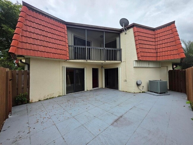 Building Photo - 3909 Victoria Dr