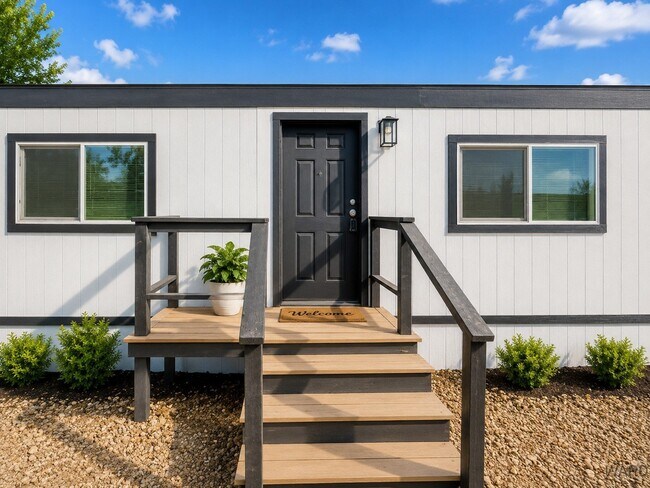 Building Photo - 4562 N Glen Rd