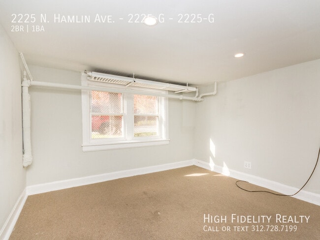 Foto del edificio - 2225 N Hamlin Ave