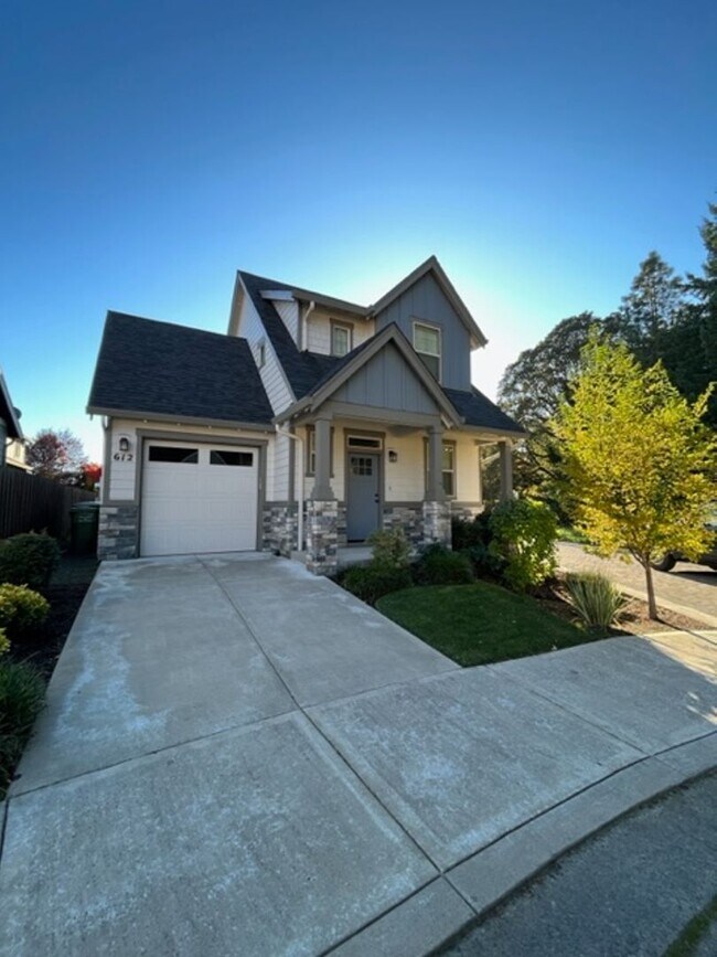 Building Photo - 2 Bedroom 2 Bath Newberg OR 97132