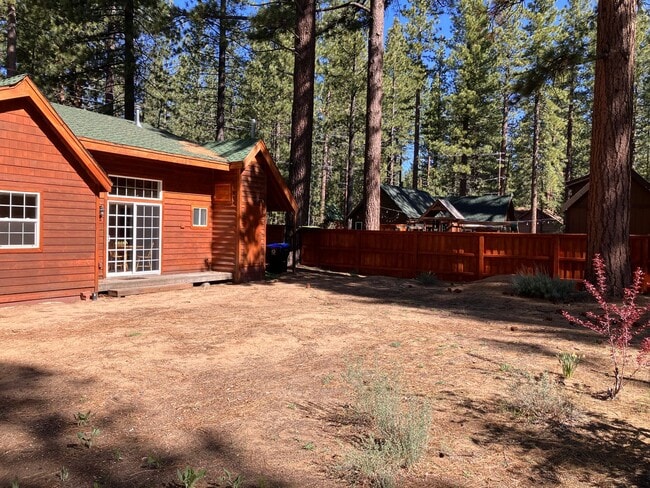 Foto del edificio - Classic Tahoe Knotty Pine Cabin newly remo...