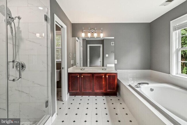 Foto del edificio - 6212 Lilac Bush Ln