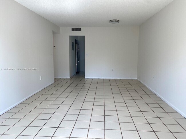 Foto del edificio - 7785 SW 86th St