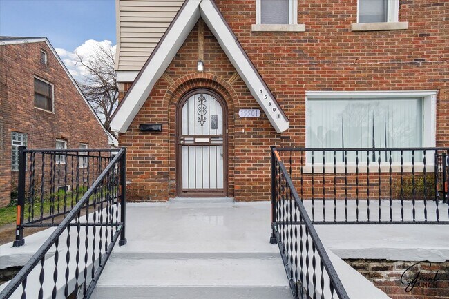 Foto del edificio - $1500 Large 3 bedroom home