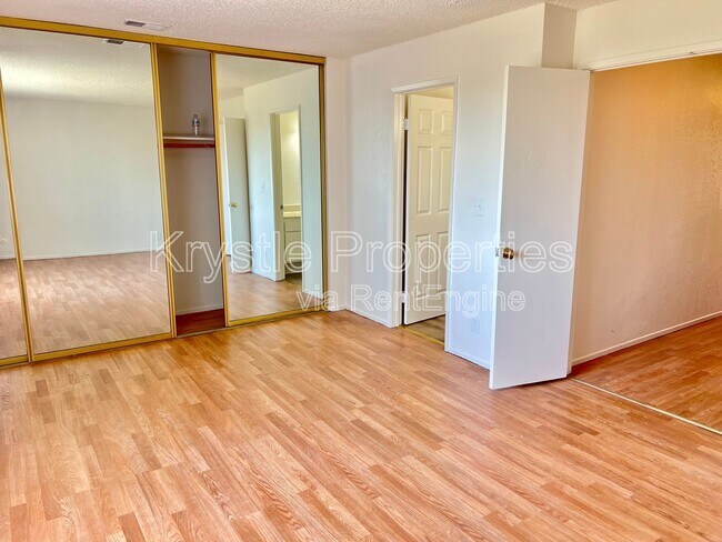 Foto del edificio - 105 Gregory Ln