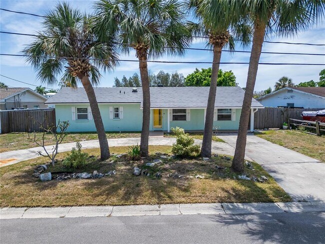 Foto del edificio - 8702 Driftwood Dr