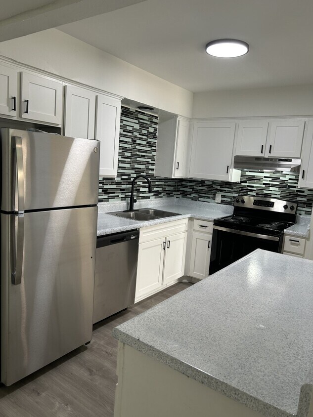 Tuscany Square Apartments 1500 W Lovers Ln Arlington, TX