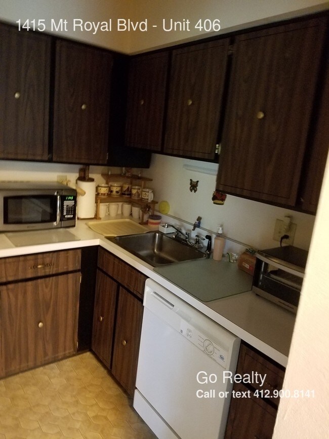 Building Photo - 1415 Mt Royal Blvd