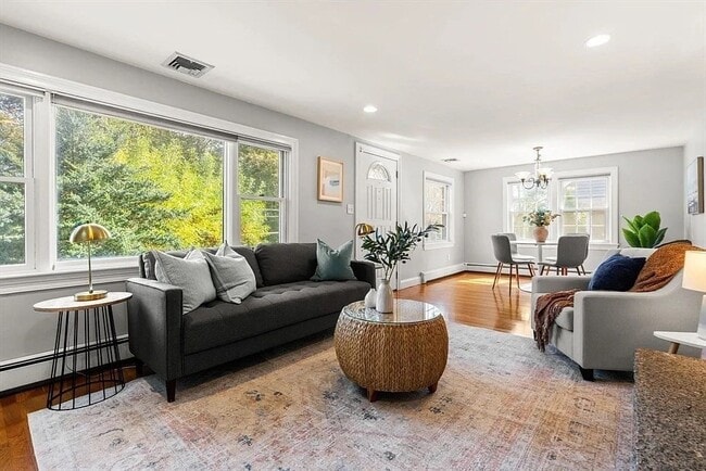 Foto del edificio - 334 Mystic St