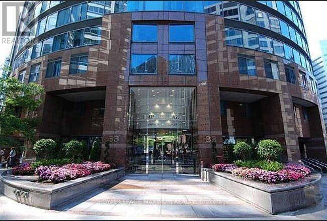 Photo du bâtiment - 33 University Ave