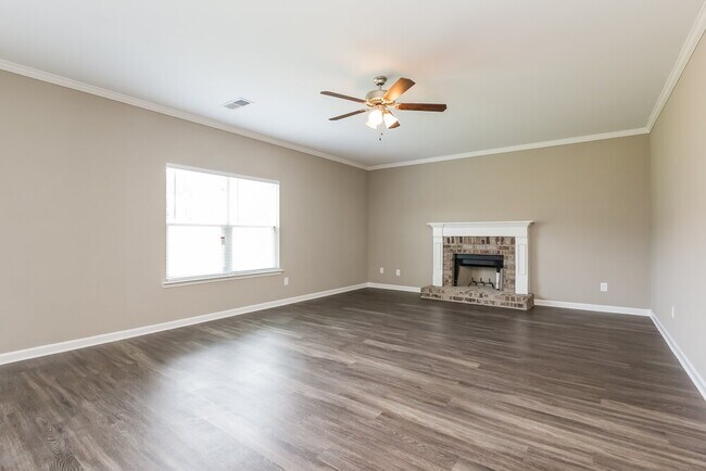 Foto del edificio - 737 Fieldcrest Dr