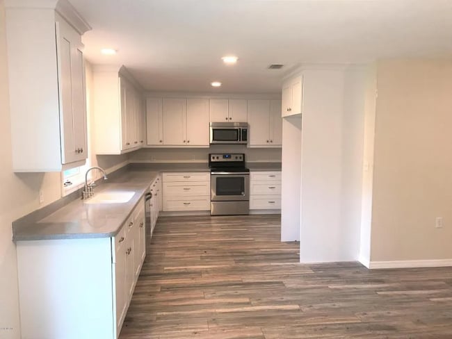 Foto del edificio - 680 N Court St