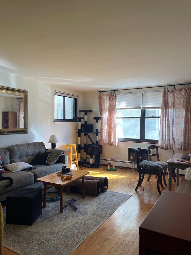 Foto del edificio - 1239 W Farwell Ave