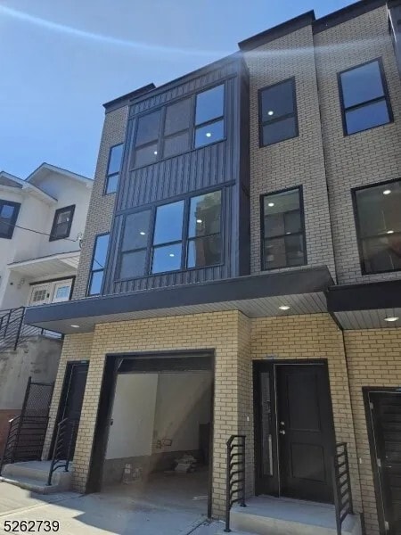 Building Photo - 96 Montgomery St