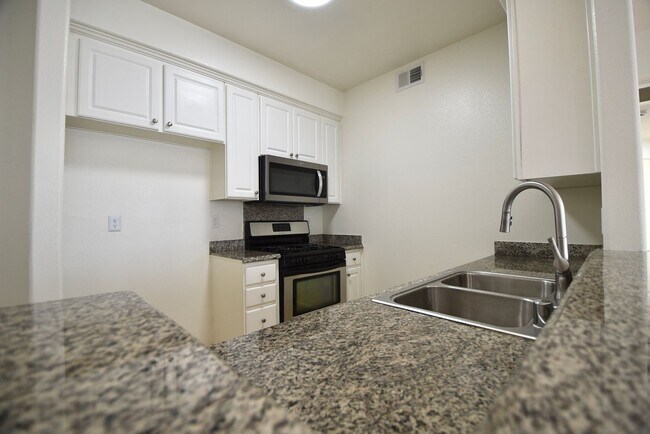 Building Photo - 5500 Bonner Ave