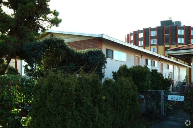 Building Photo - Bruce Apartments