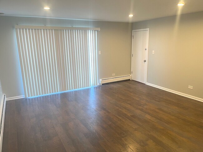 Building Photo - 4644 Custer Ave