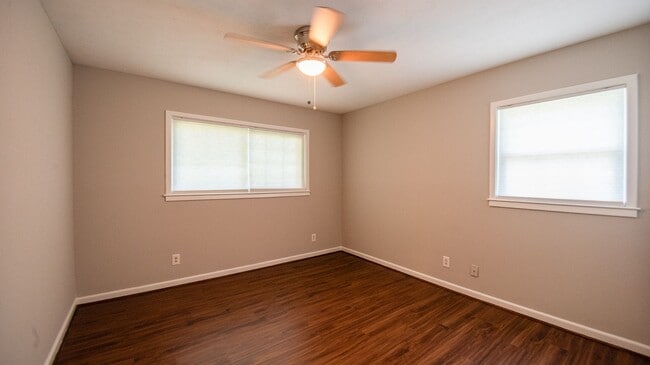 Building Photo - Beautiful home available today!