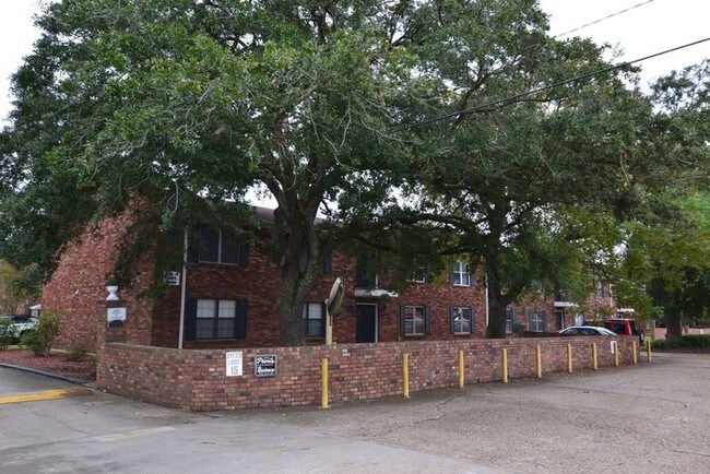 Building Photo - 1701 Lobdell Ave
