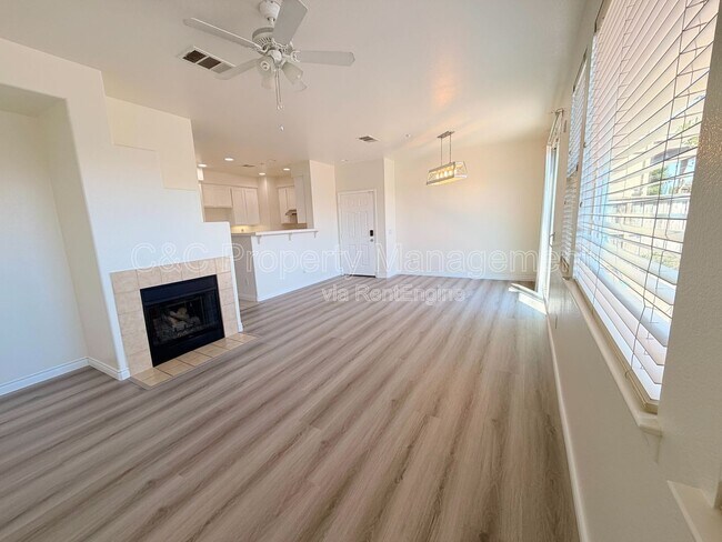 Foto del edificio - 24724 Ambervalley Ave