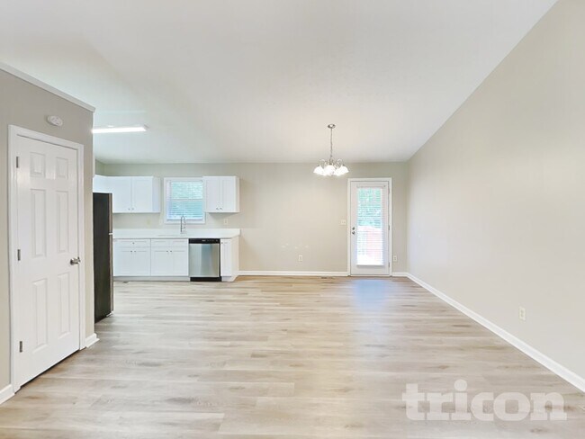 Building Photo - 205 Farmington Trce