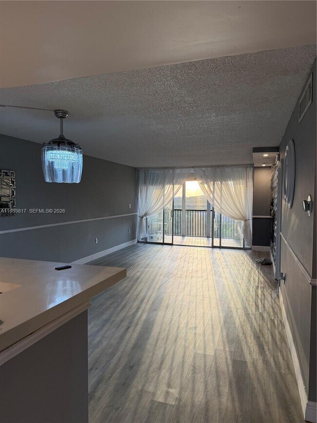 Foto del edificio - 3910 Inverrary Blvd