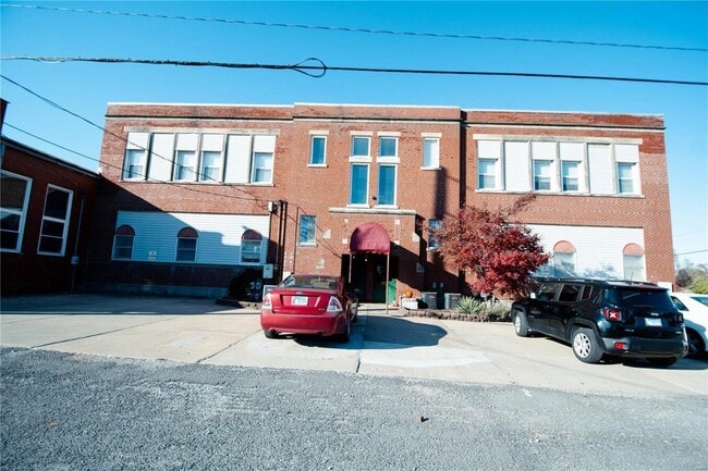 Building Photo - 326 E Central St