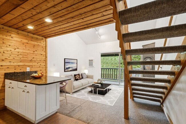 Foto del edificio - Downtown! Gorgeous Top Floor Unfurnished Studio