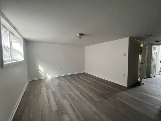 Building Photo - 3bd 1 bath house for 9279 Angus Pl