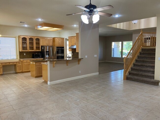 Building Photo - Broadstone Solar Home - 5 Bdrms, 4 Baths