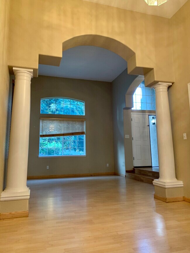 Building Photo - 3356 Willowbrook Cir