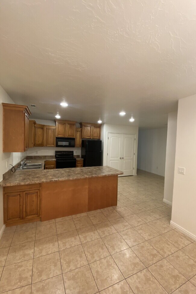 Foto del edificio - 2-Bed/2-Bath Townhouse in Saint George with 1300 Sq Ft of Comfortable Living Space
