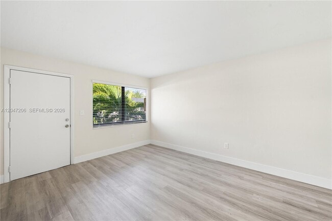 Foto del edificio - 1330 W 29th St