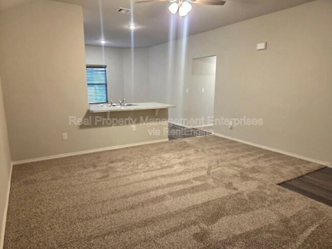 Building Photo - 9704 Saddle Dr