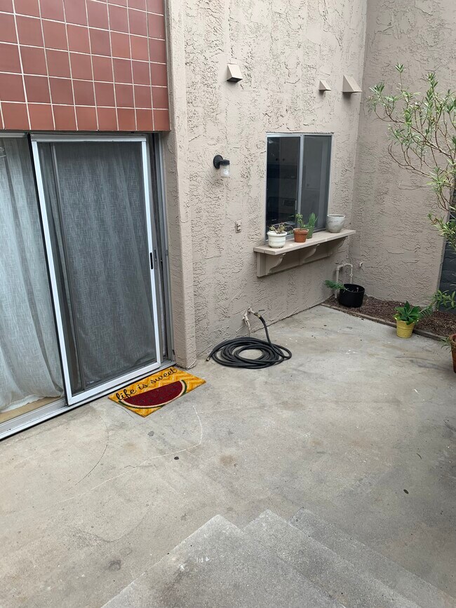 Foto del edificio - 2260 N Indian Canyon Dr