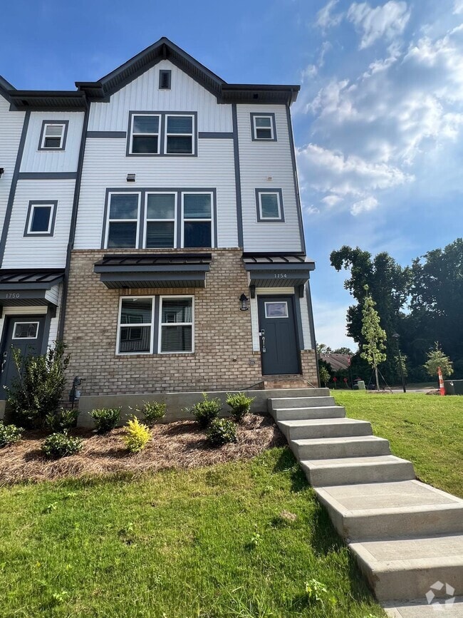 Building Photo - 1754 Blanche St