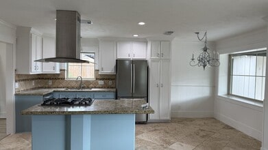 Building Photo - 1906 Shadow Bend Dr