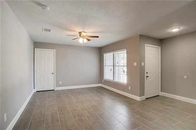 Building Photo - 13375 Glenside Dr