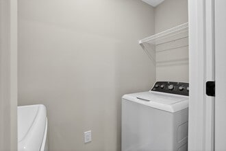 Building Photo - 7055 Hanesbrook Cir