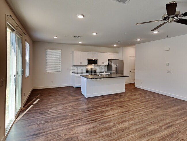 Building Photo - 10081 Roseum Ct