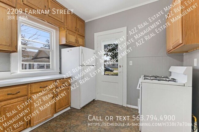 Building Photo - Spacious 3 bedroom 1 bath, duplex, move in...