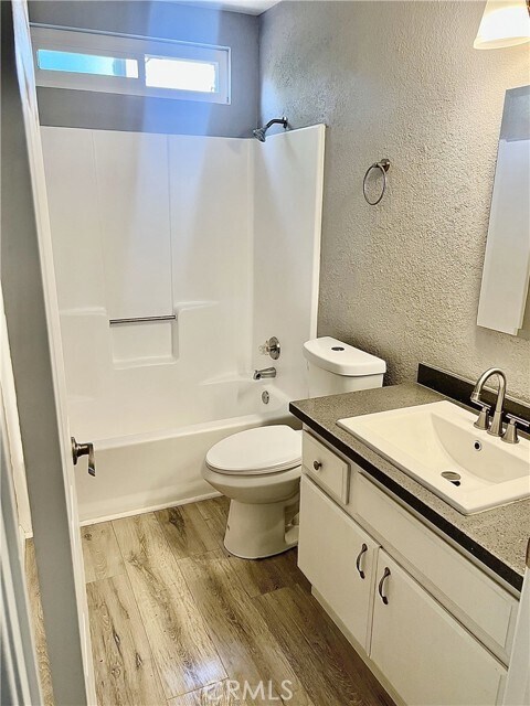 Foto del edificio - 16262 Tokay St