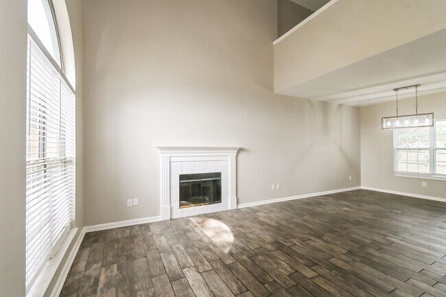 Foto del edificio - 5535 Liberty Ridge Cove