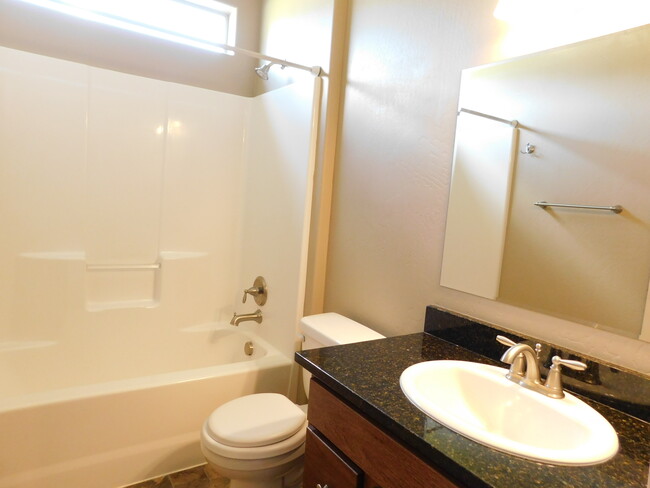 Building Photo - 631 Fox Den Trail