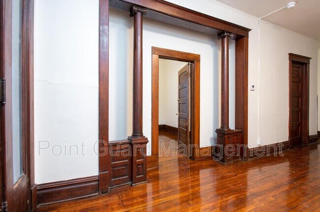 Foto del edificio - 3224 E Oakland Ave