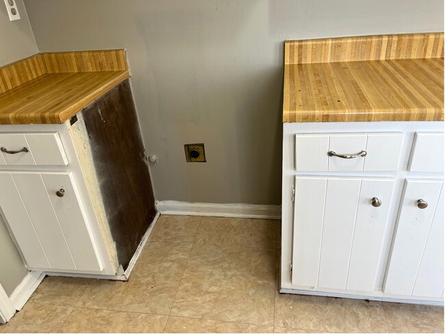 Foto del edificio - 6959 Tulip Trail Dr