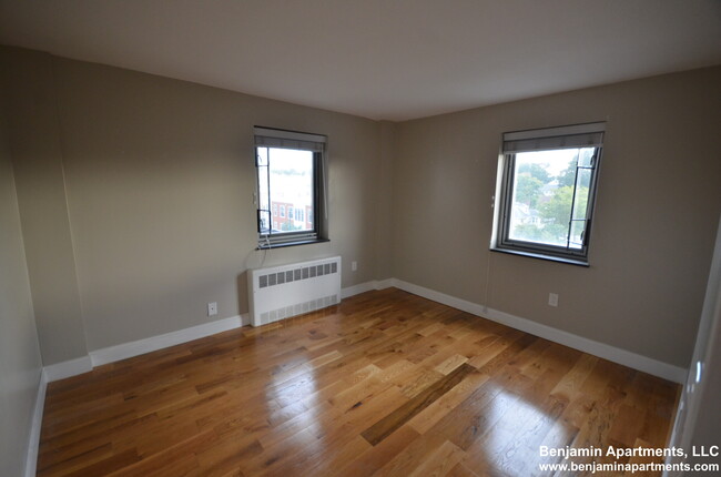 Building Photo - 121 Trapelo Rd